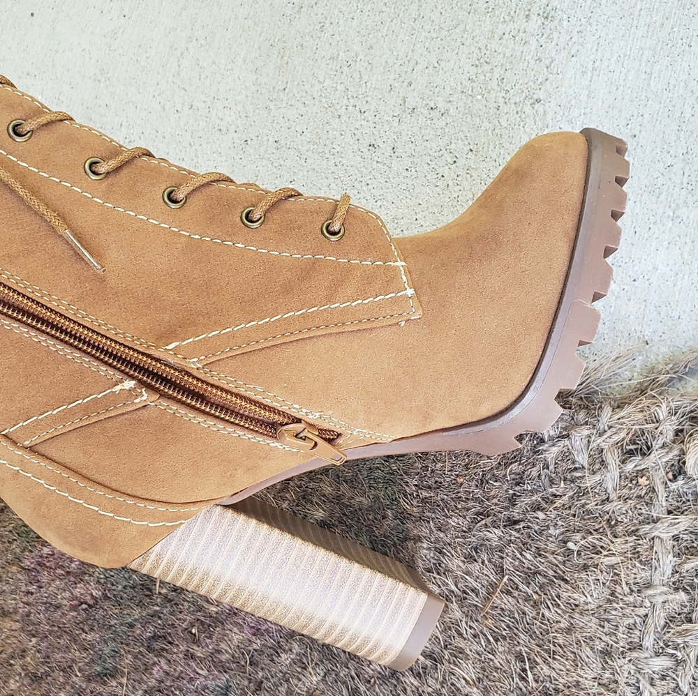 Ainsley Lug Sole ShoeDazzle Boots!